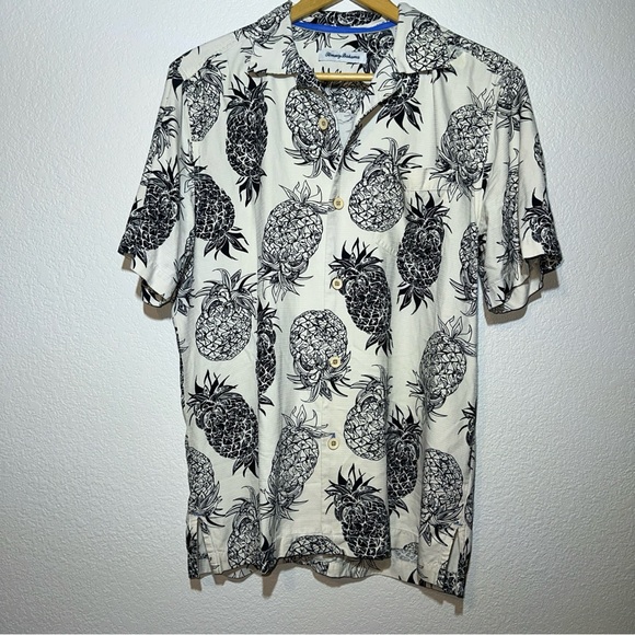 Tommy Bahama Pineapple Silk Shirt Sz Small Short Sleeve Hawaiian Cream and Black - Picture 1 of 4